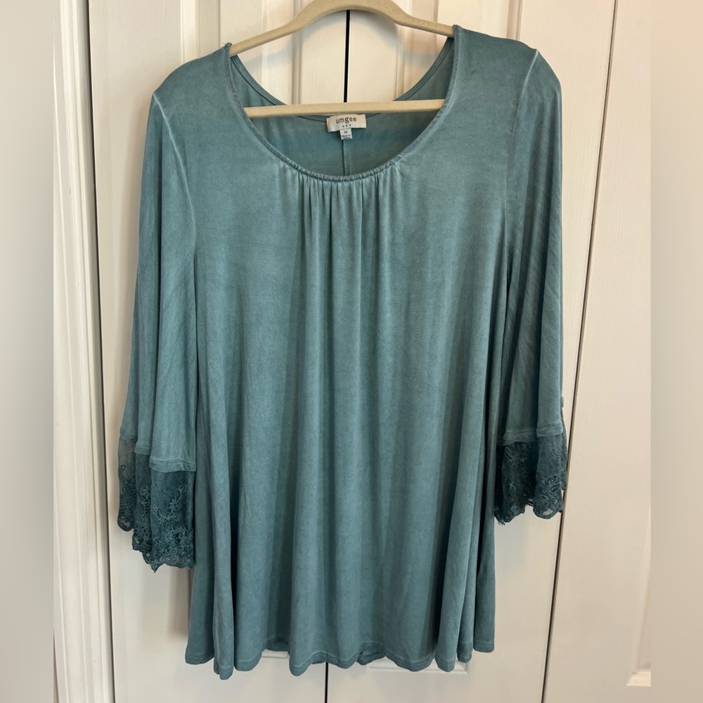 Blue Flowy Top with Lace 3/4 Sleeves - UMGEE Med.